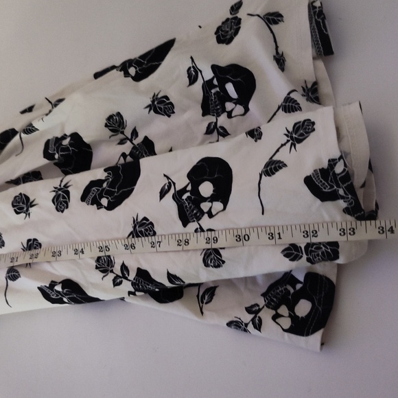 Cream & Black Skull Collared Dress Hot Topic Midnight Hour Size Small - Picture 9 of 9